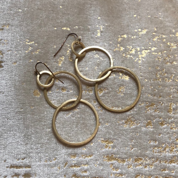 Chic Geometric Earrings - SOLD! - Picture 3 of 4